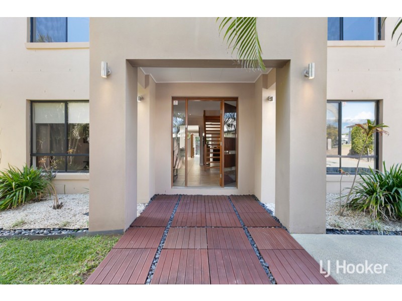 12 Ebony Crescent, Redland Bay QLD 4165