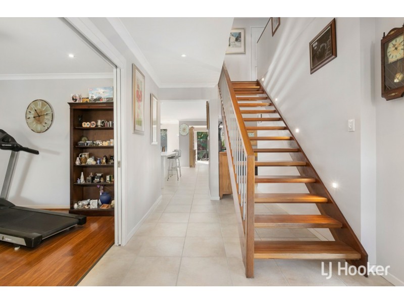 12 Ebony Crescent, Redland Bay QLD 4165