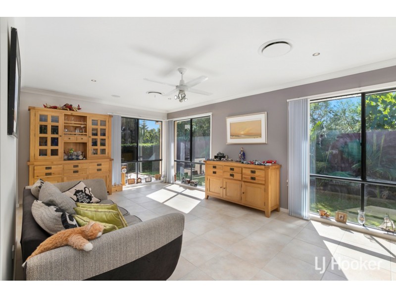 12 Ebony Crescent, Redland Bay QLD 4165