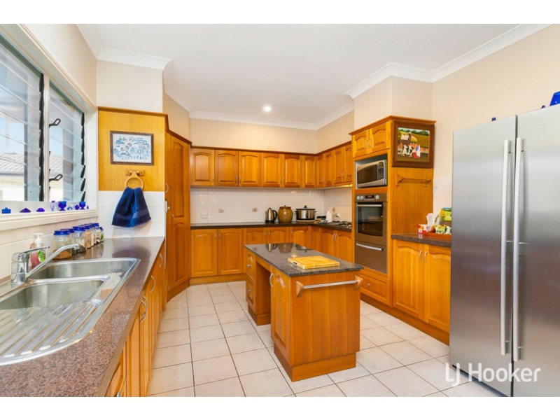 9 Mainsail Street, Birkdale QLD 4159