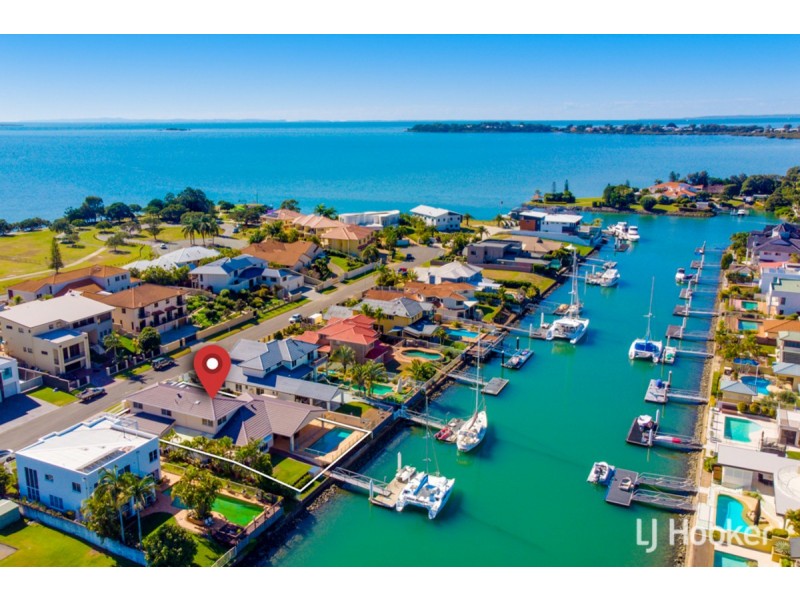 9 Mainsail Street, Birkdale QLD 4159