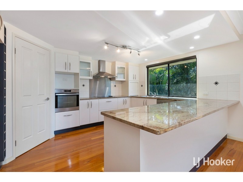 5 Bribie Close, Redland Bay QLD 4165