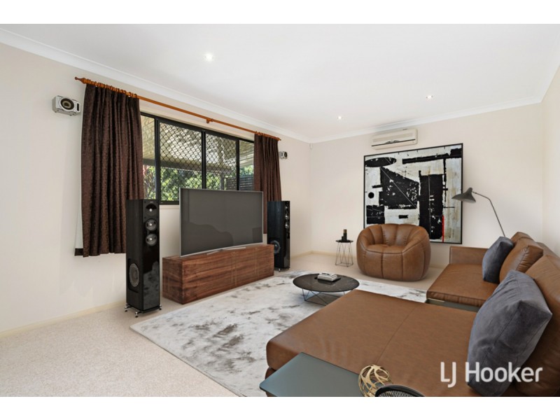 5 Bribie Close, Redland Bay QLD 4165