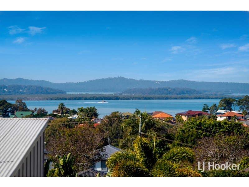 5 Bribie Close, Redland Bay QLD 4165