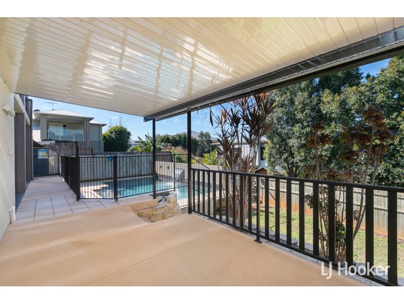 5 Bribie Close, Redland Bay QLD 4165
