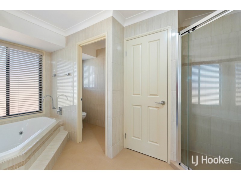 5 Bribie Close, Redland Bay QLD 4165