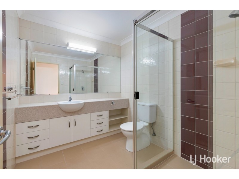 5 Bribie Close, Redland Bay QLD 4165