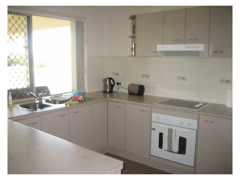 8 Daydream Street, Redland Bay QLD 4165