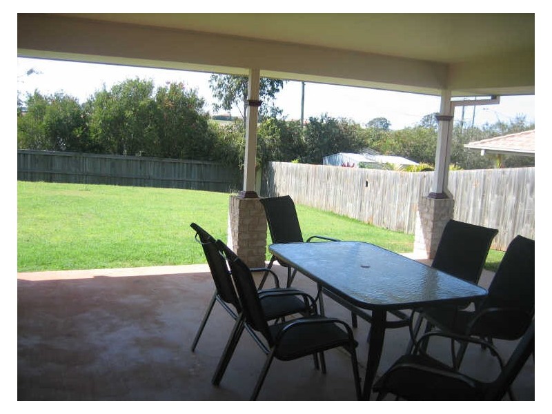 8 Daydream Street, Redland Bay QLD 4165