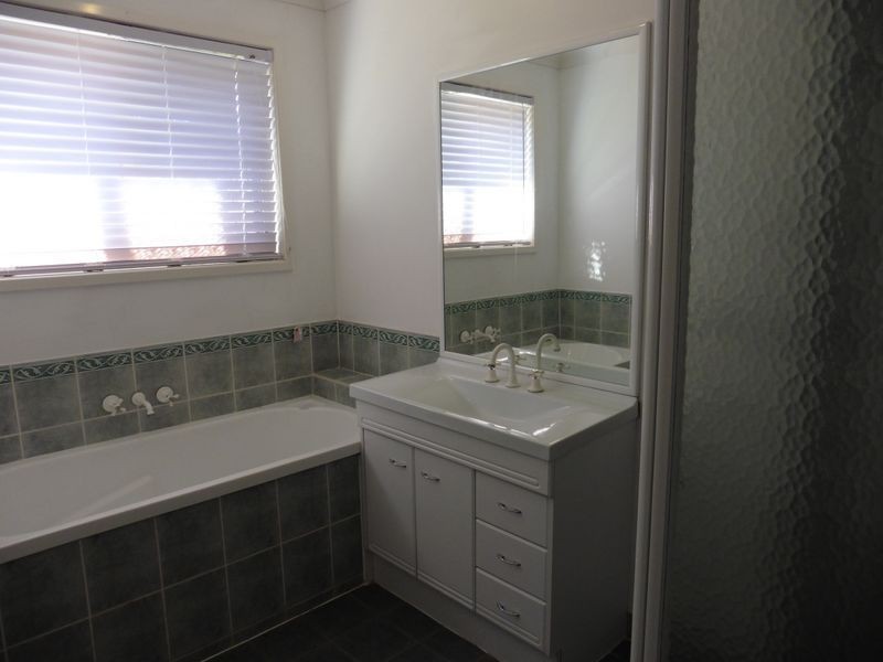 12 Lanyard Place, Redland Bay QLD 4165