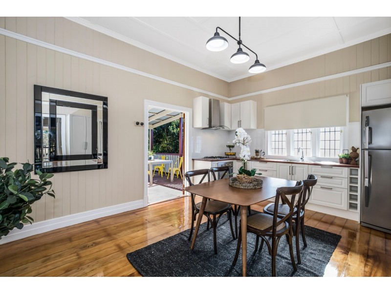 1081 Logan Road, Holland Park West QLD 4121