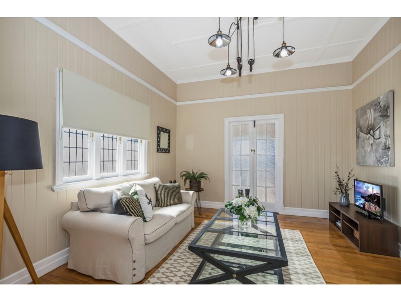 1081 Logan Road, Holland Park West QLD 4121