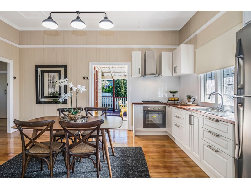 1081 Logan Road, Holland Park West QLD 4121