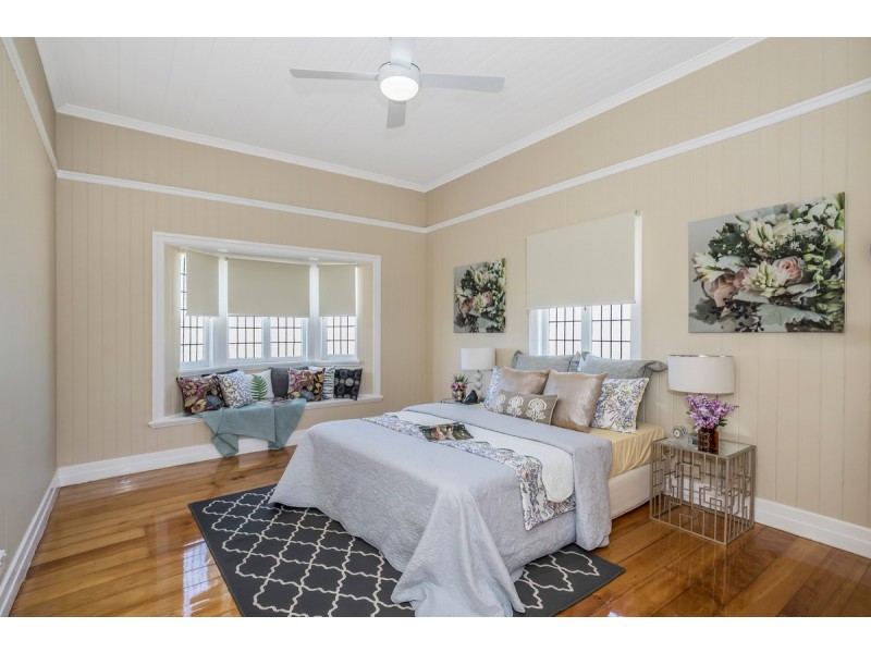 1081 Logan Road, Holland Park West QLD 4121