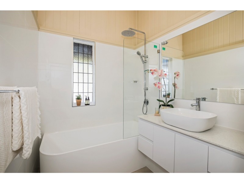 1081 Logan Road, Holland Park West QLD 4121