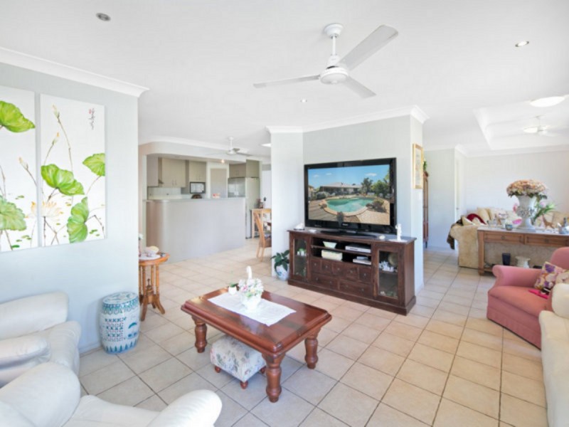 77 Belford Drive, Wellington Point QLD 4160