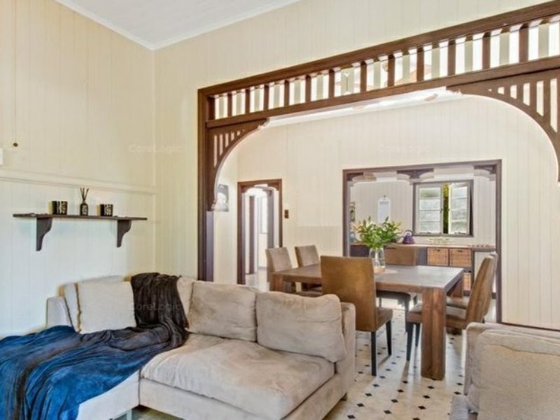 25 Charles Street, Birkdale QLD 4159