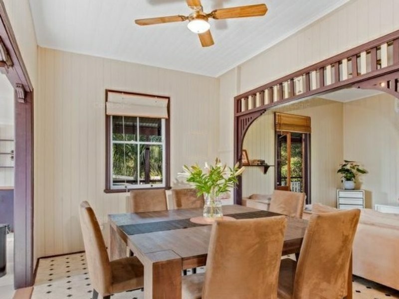 25 Charles Street, Birkdale QLD 4159