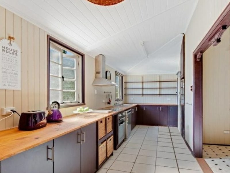 25 Charles Street, Birkdale QLD 4159