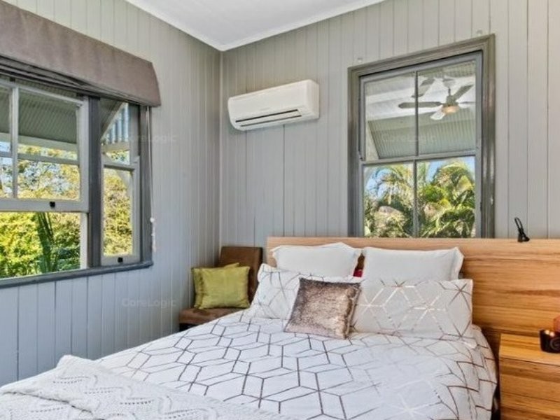 25 Charles Street, Birkdale QLD 4159