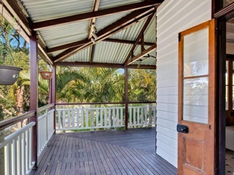 25 Charles Street, Birkdale QLD 4159