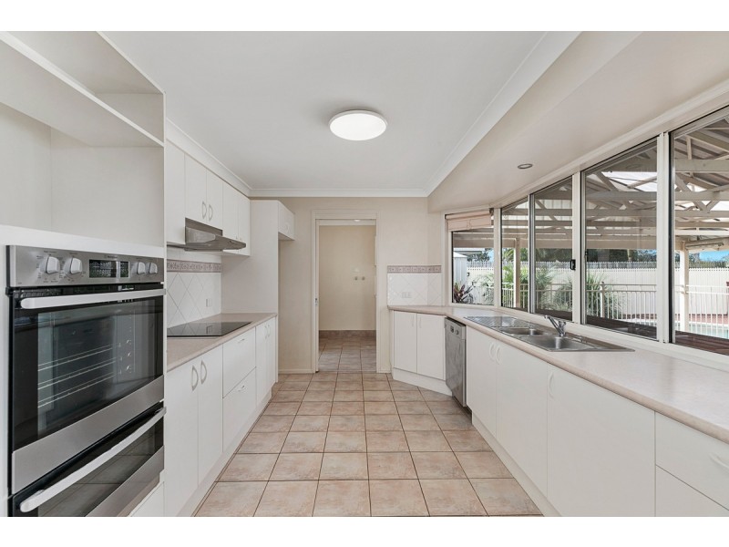 62 Clive Road, Birkdale QLD 4159