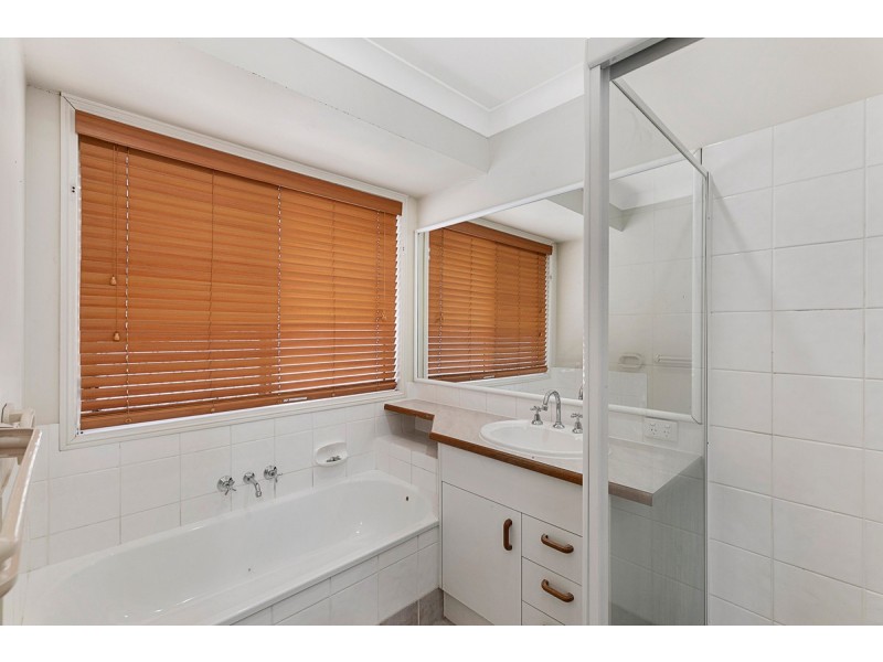 62 Clive Road, Birkdale QLD 4159