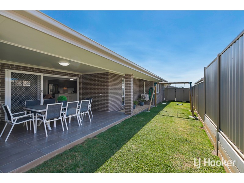 4 Isla Avenue, Redland Bay QLD 4165