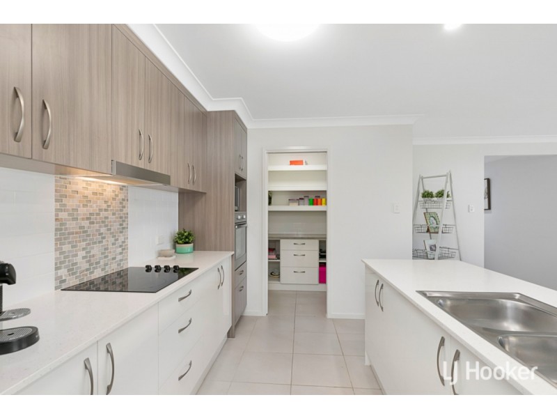 4 Isla Avenue, Redland Bay QLD 4165