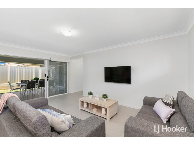 4 Isla Avenue, Redland Bay QLD 4165