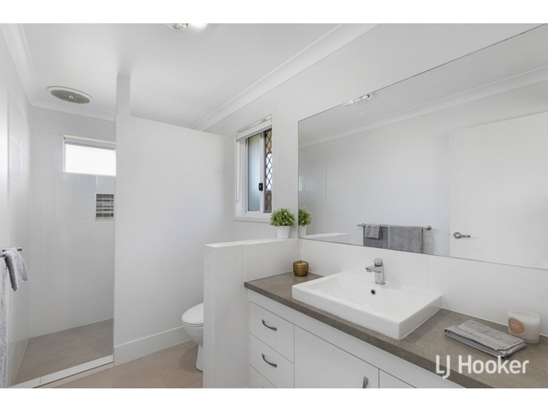 4 Isla Avenue, Redland Bay QLD 4165