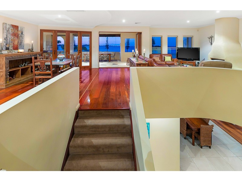 35 Raby Bay Boulevard, Raby Bay QLD 4163