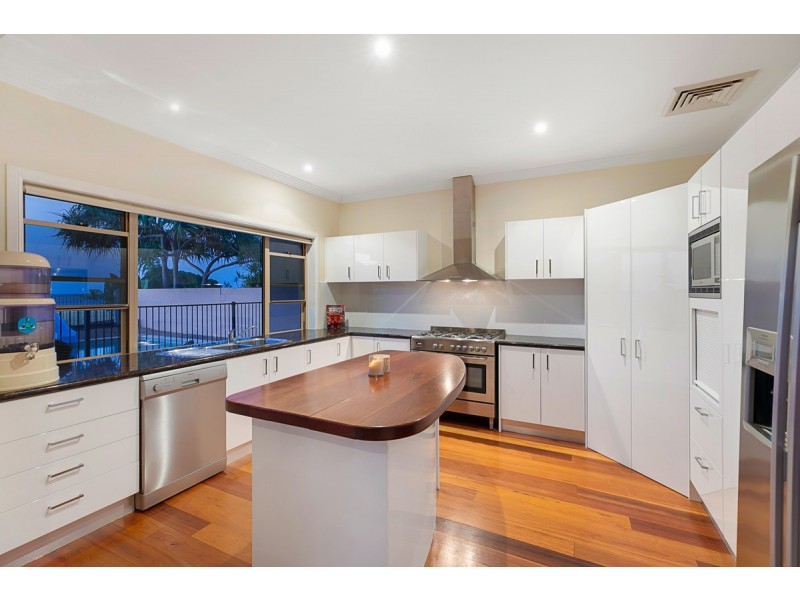 35 Raby Bay Boulevard, Raby Bay QLD 4163