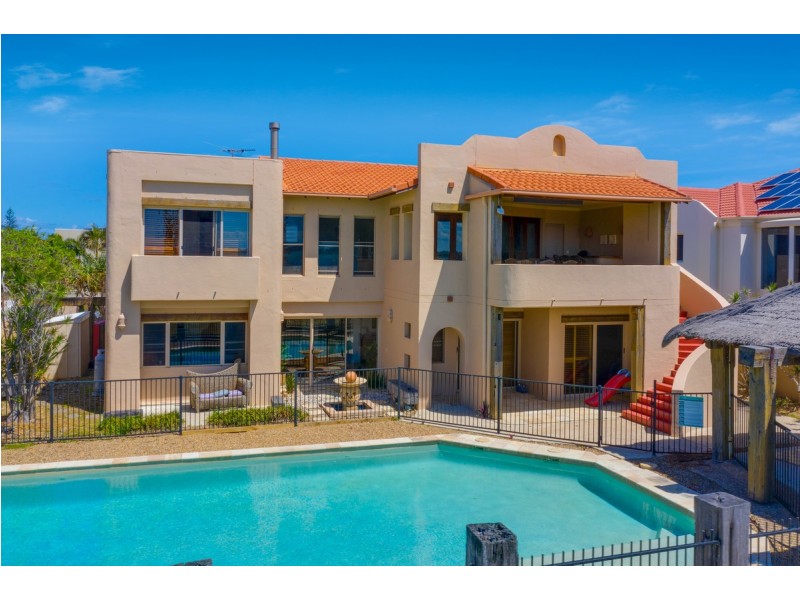 35 Raby Bay Boulevard, Raby Bay QLD 4163