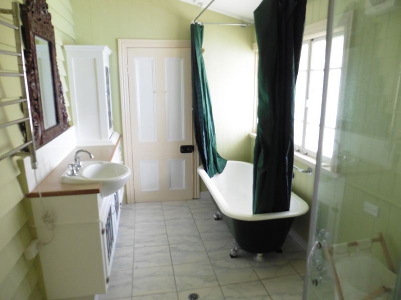 335 Bloomfield Street, Cleveland QLD 4163