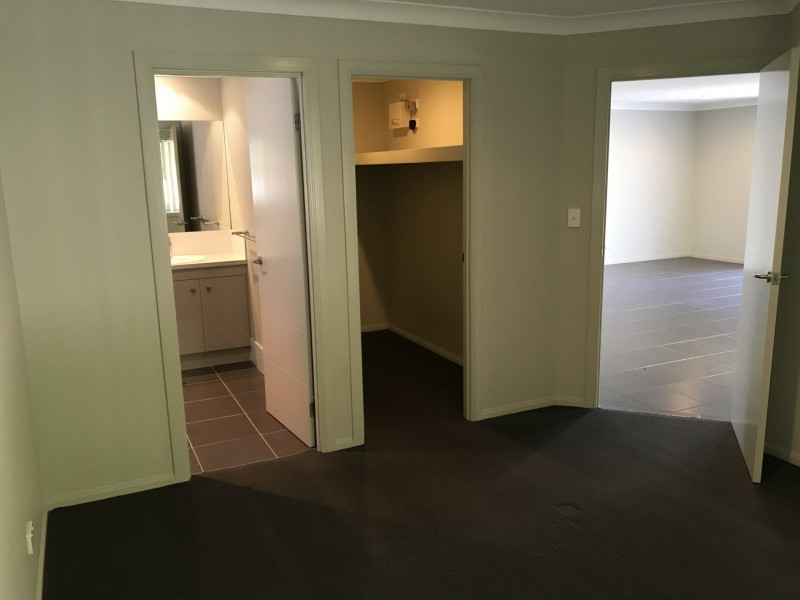 32 Riley Peter Place, Cleveland QLD 4163