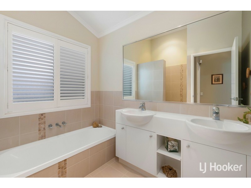 20 Grevillea Street, Redland Bay QLD 4165