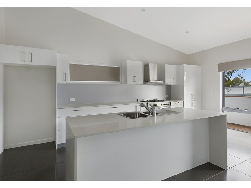 8 Birdie Place, Carbrook QLD 4130