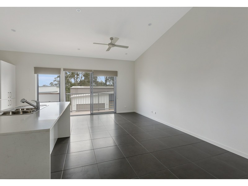 8 Birdie Place, Carbrook QLD 4130