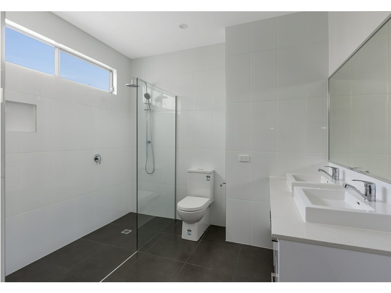 8 Birdie Place, Carbrook QLD 4130