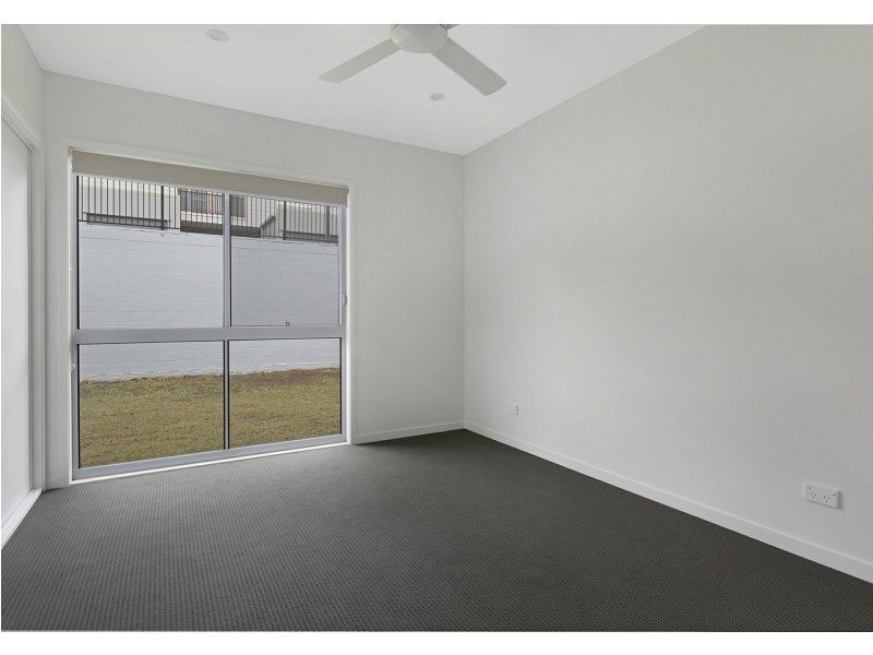 8 Birdie Place, Carbrook QLD 4130