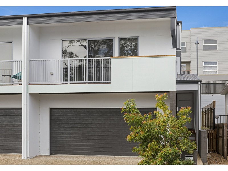 8 Birdie Place, Carbrook QLD 4130