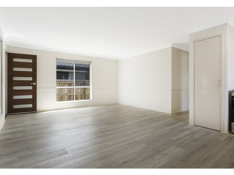 7 Michael Street, Redland Bay QLD 4165