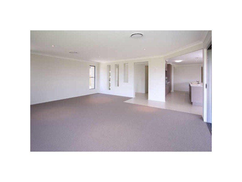 39 Emperor Drive, Redland Bay QLD 4165