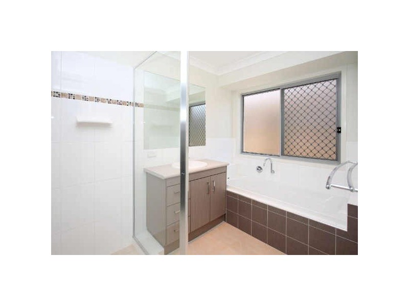 39 Emperor Drive, Redland Bay QLD 4165