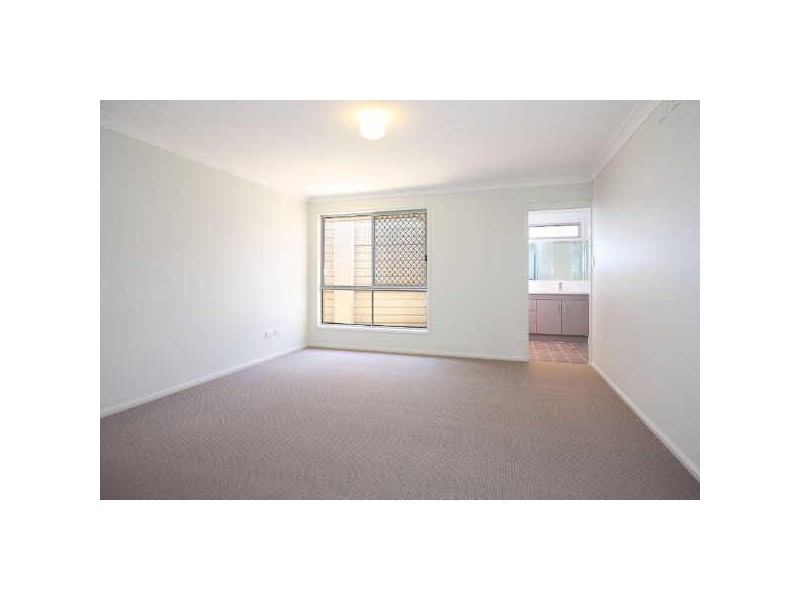 39 Emperor Drive, Redland Bay QLD 4165