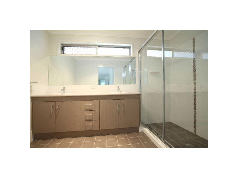 39 Emperor Drive, Redland Bay QLD 4165