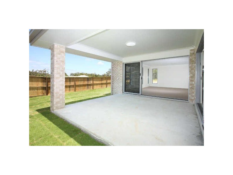 39 Emperor Drive, Redland Bay QLD 4165