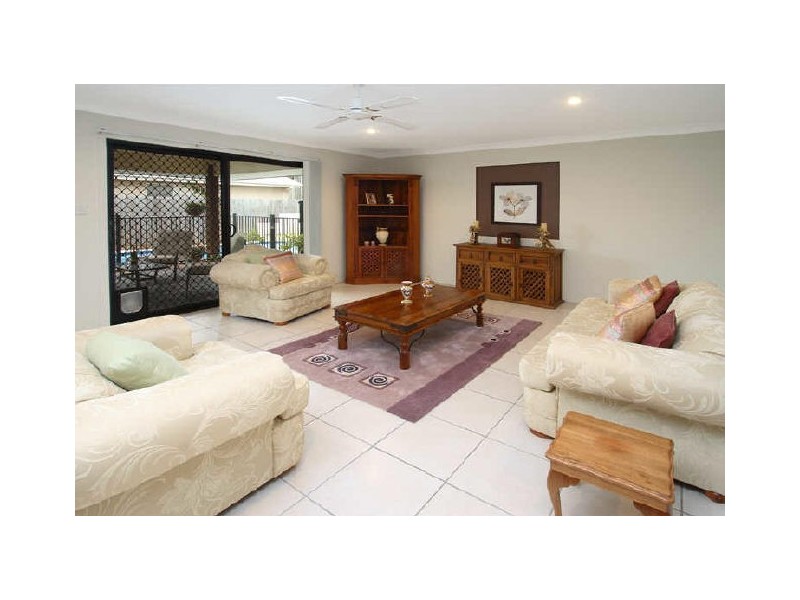 11 Bush Cherry Place, Thornlands QLD 4164
