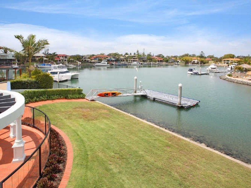 1 Mainroyal Court, Raby Bay QLD 4163
